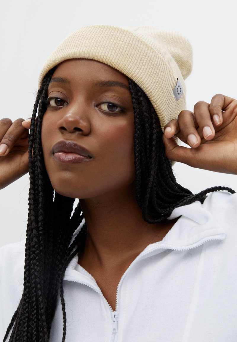 PULL&BEAR Beanie mottled beige Zalando.de