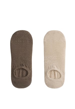 Zwei Paare niedrig geschnittener No-Show-Socken, eines braun und eines beige, flach auf weißem Hintergrund dargestellt.