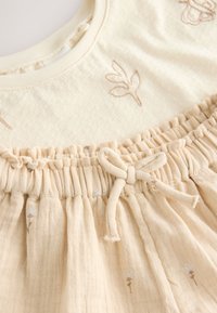 Next REGULAR FIT - SHORT SLEEVE FRILL SET - Rövidnadrágok - cream flower embroidery