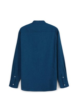 Chemise à manches longues, boutonnée, de couleur bleu foncé, fabriquée en tissu texturé. Elle comporte des poignets à un seul bouton et un col classique, avec un ourlet droit.