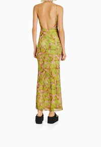 Bershka Maksimekko - evergreen