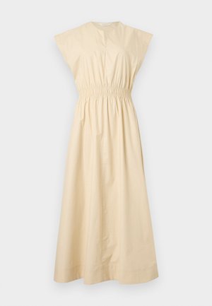 Robe maxi beige sans manches avec taille élastique, encolure en V et jupe ample en ligne A.