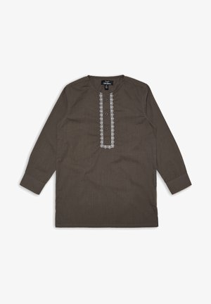 Braunes Langarmhemd mit Rundhalsausschnitt, fünf Knopfleiste und aufwendiger weißer Stickerei in der Mitte. Glatte Textur.