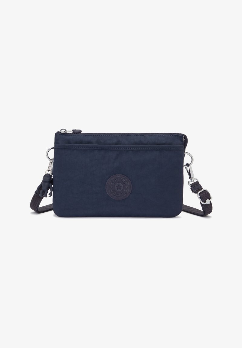 Borsa a tracolla blu navy realizzata in tessuto texturizzato, dotata di chiusura con zip, patch con logo e tracolla regolabile con ciondolo a chiave removibile.