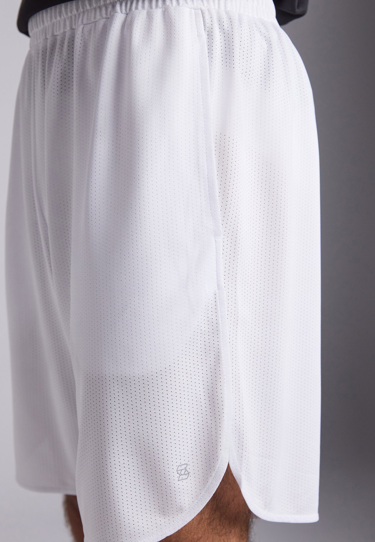 ESSENTIAL SPORTS SHORTS WITH BACK AND SIDE POCKETS
