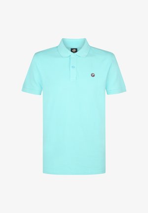Hellblaues Polohemd aus Baumwolle mit Kragen, zwei Knöpfen und kleinem Logo auf der linken Brust. Mit kurzen Ärmeln.