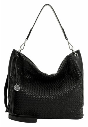 Bolso de hombro negro de cuero tejido con correa desmontable, herrajes plateados, detalle de borla y charm redondo de metal con logo.