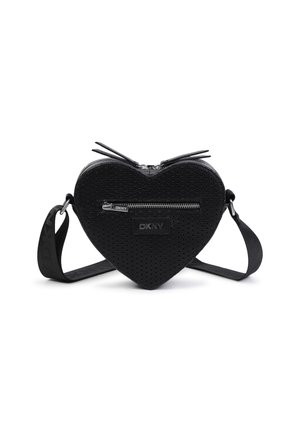 Borsa a forma di cuore nera in pelle perforata, con chiusura a zip e etichetta con logo. Presenta una tracolla per un utilizzo versatile.