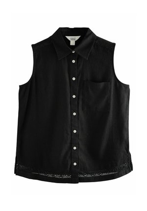 Mouwloze zwarte blouse met knoopsluiting, kraag, voorzak en een kanten rand langs de schouders en de onderzoom.