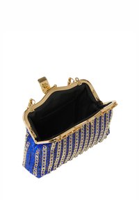 Beaded clutch taske i blå og guld. Har et metalspænde, sort indvendig foring og dekorative perlemønstre langs ydersiden.