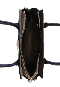 Kabelka se strukturovaným tvarem, s béžovým vnějším povrchem, modrými držadly a zipovým uzávěrem. Obsahuje centrální dělič a zlaté kovové prvky.