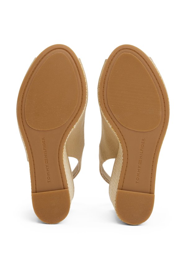 FLAG - Platform heels - horseradish3