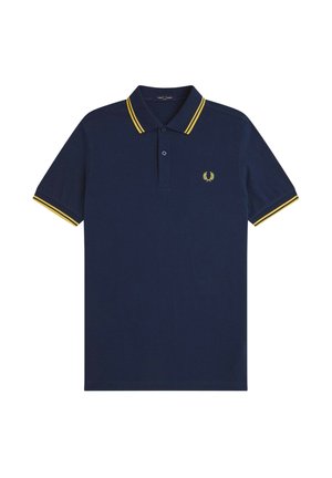 Polo blu navy con collo a righe gialle e bordi delle maniche, abbottonatura a due bottoni e piccolo logo con corona d'alloro gialla sul petto.