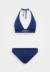 Navy blue bikini z halterneck, z trójkątnym krojem i zapięciem na klamrę, w zestawie z prostymi majtkami o średnim kryciu.