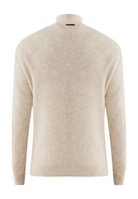 Beige ribbad stickad tröja med hög krage, långa ärmar och en avslappnad passform. Mjuk textur med subtila färgvariationer.