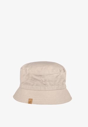 Jasnobeżowy kapelusz typu bucket z przeszyciami i małą prostokątną metką z tkaniny na rondzie z napisem „ENJOY NATURE.”