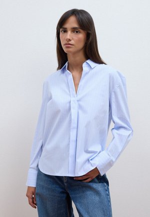 Les Copains, STRIPED SHIRT, REGULAR FIT - Button-down blouse - light blue