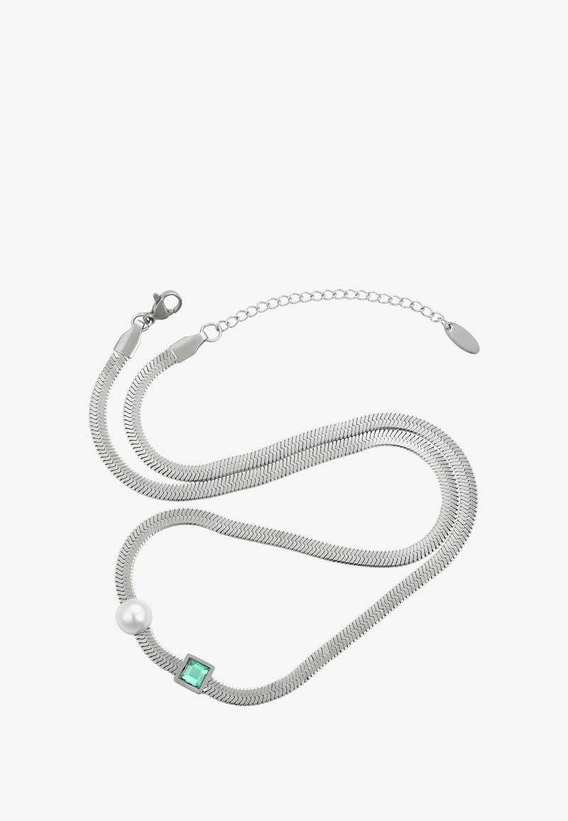 Sølv kædedesign med en glat, fleksibel konstruktion. Har en rund perle og et firkantet grønt stenaccent. Inkluderer en kræftklo lukning.