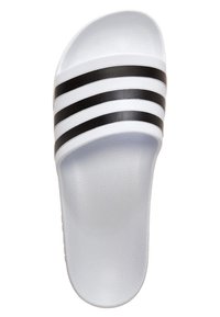 Bílé sandály s plochou podrážkou se třemi černými vodorovnými pruhy přes svršek. Vyrobené z hladkého plastového materiálu, mají strukturovanou vnitřní část.