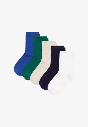 Cinq paires de chaussettes montantes unies en bleu, vert, beige, noir et blanc, disposées côte à côte sur un fond blanc.