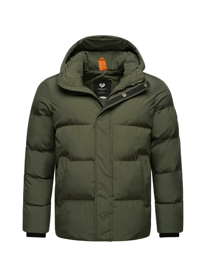 Chaqueta acolchada de color verde oliva con capucha, que cuenta con cierre de cremallera en la parte frontal y botones a presión, acolchado horizontal y puños de canalé negros.