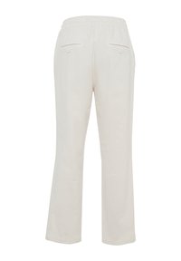 Pantaloni elasticizzati beige chiaro con gambe dritte, dotati di due tasche posteriori con chiusura a bottone e texture liscia.