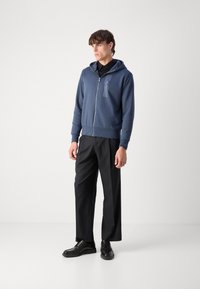 Calvin Klein HORIZONTAL LOGO ZIP THRU HOODIE - Φούτερ με φερμουάρ - ink