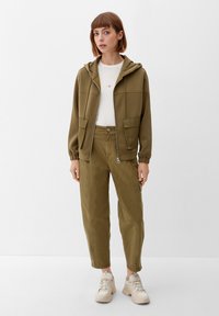 s.Oliver Sweatjacke - olivgrün