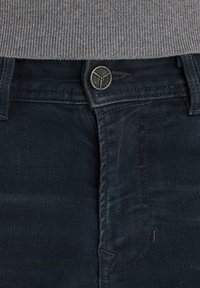 Thumbnail Image 6