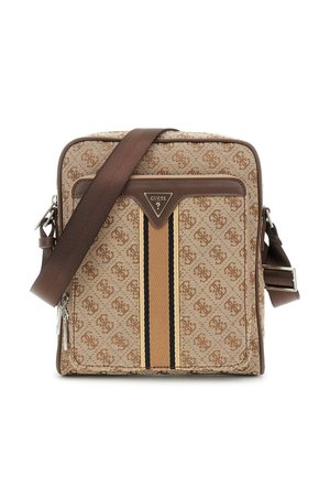 Borsa a spalla marrone con motivo, realizzata in tela con dettagli in pelle. Presenta una chiusura con zip, una tracolla regolabile e un dettaglio a striscia centrale.