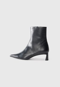 Wybrany, black