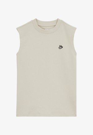 Beżowa koszulka bez rękawów z okrągłym dekoltem i małą czarno-białą emblematem ptaka na lewym boku klatki piersiowej.