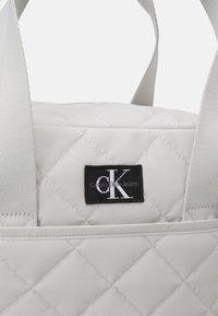 Calvin Klein Jeans BABY DIAPER BAG UNISEX SET - Kūdikio vystyklų krepšys - lunar rock