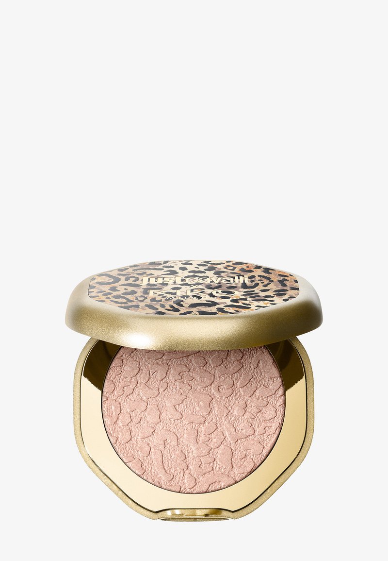 Poudre compacte avec texture embossée à l'intérieur d'un étui doré, couvercle imprimé léopard et marquage Julie'ra Vallé Paris sur le dessus.
