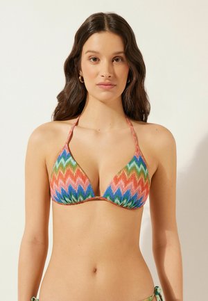Bikini in Form eines bunten Dreiecks mit einem Zickzackmuster in lebhaften Farben von Rot, Grün, Blau und Orange. Bindebänder am Nacken und Rücken.