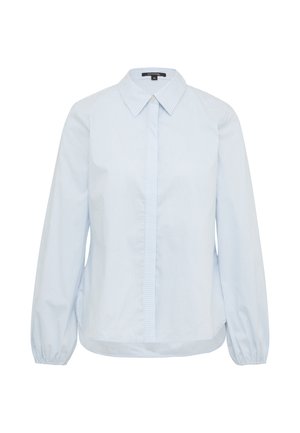 Lichtblauw button-up shirt met een puntige kraag, lange pofmouwen en verticale witte strepen; zacht stof met een gladde textuur.