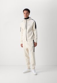 BOSS TRACKSUIT SET - Tepláková súprava - open white