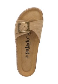 Tanen slide-sandalen met een gestructureerde stoffen band, een gouden vierkante gesp en een gevoerde binnenzool. Rubberen buitenzool met witte stiksels.