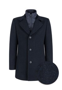 Ciemnogranatowy płaszcz z teksturowanej tkaniny, posiadający kołnierz z klapami, pięć guzików oraz ocieplone wnętrze. Zawiera zbliżenie na wzór tkaniny.