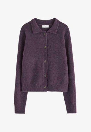 Cardigan lavorato a maglia in un profondo viola, con colletto, chiusura con bottoni e polsini a coste. Texture morbida con un delicato motivo variegato.