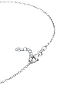 Silverkedja med ovala länkar, som har en karbinhake som stängning. Kedjan inkluderar justerbara längdalternativ genom ytterligare öglor.