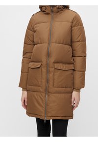 Brun pufferjakke med lynlås foran, to frontlommer og hætte. Har stitched paneler og elastiske manchetter for en tæt pasform.