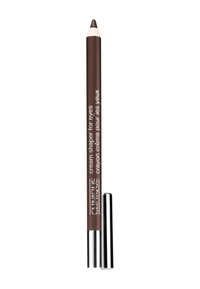 Crayon eyeliner crème marron avec une pointe effilée, boîtier métallique argenté à la base et texte blanc sur l'étiquette. Texture lisse pour une application.