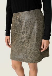 Soaked in Luxury Mini suknja - cracked black