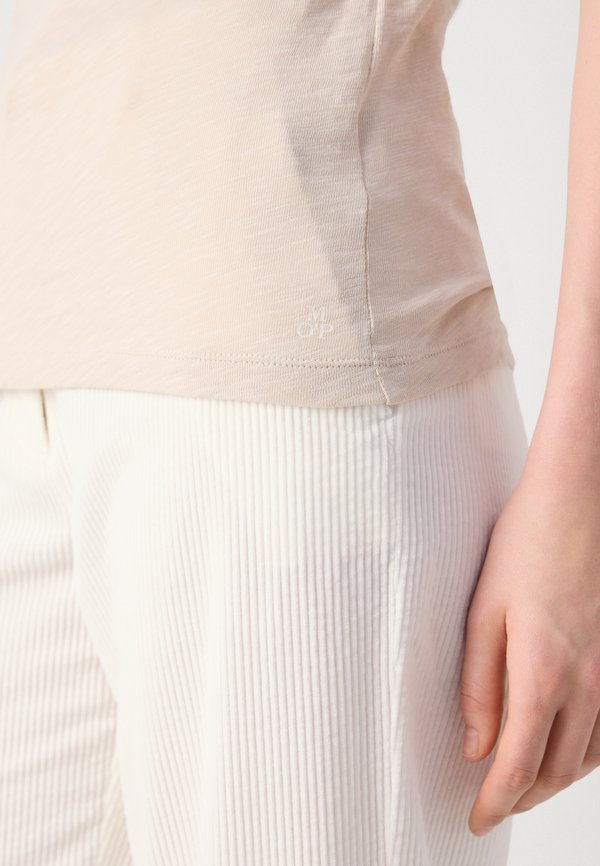 SHORT SLEEVE BOAT NECK - Basic T-shirt - silky stone3