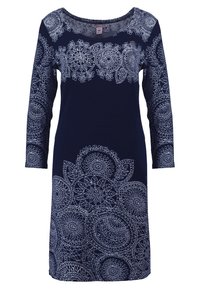 Marineblaues Kleid mit langen Ärmeln, das auf dem Oberteil und dem Saum mit filigranen weißen Spitzenblütenmustern verziert ist, gefertigt aus einem weichen, dehnbaren Material.