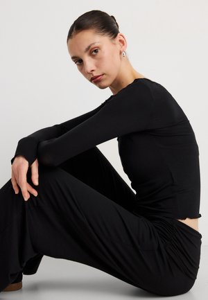 SOFT LAYERING YOGA - Μπλούζα με μακριά μανίκια - black