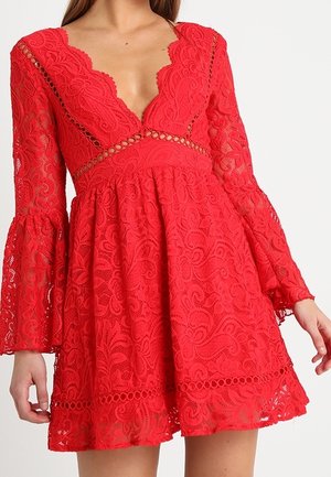 Love Triangle Cocktailjurk - red