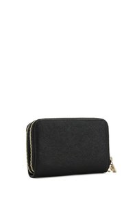 Portafoglio nero con zip a tutto tondo, superficie texturizzata, cerniera in tonalità oro e forma rettangolare slim. Design leggero e compatto.