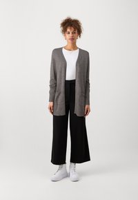 ONLY Tall ONLLESLY OPEN CARDIGAN - Strickjacke - chocolate torte